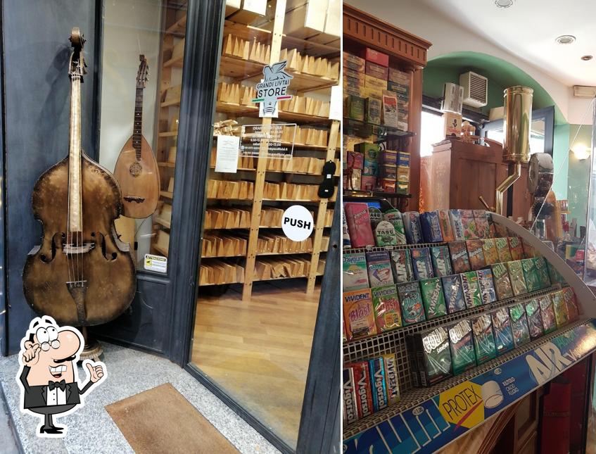 Dai un'occhiata agli interni di Caffè Tubino