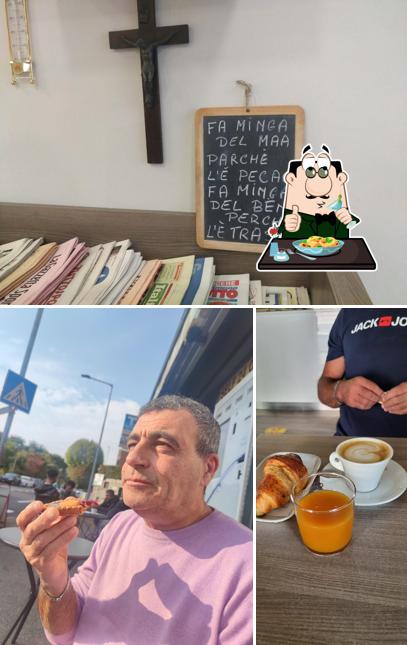 La foto della cibo e lavagna di Bar Edicola Aprica