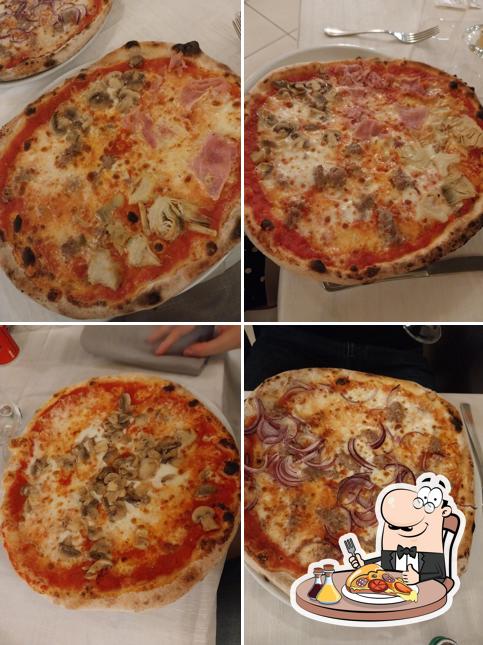 Prenditi una pizza a Pizzeria Ristorante Tomi 2