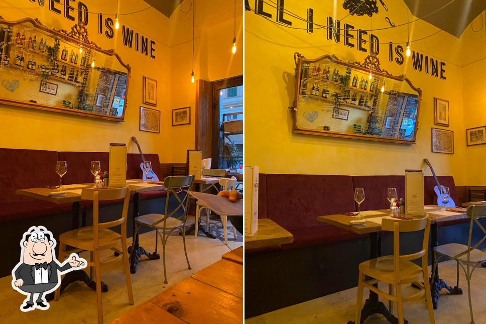 Gli interni di Vinart - La vineria degli artisti