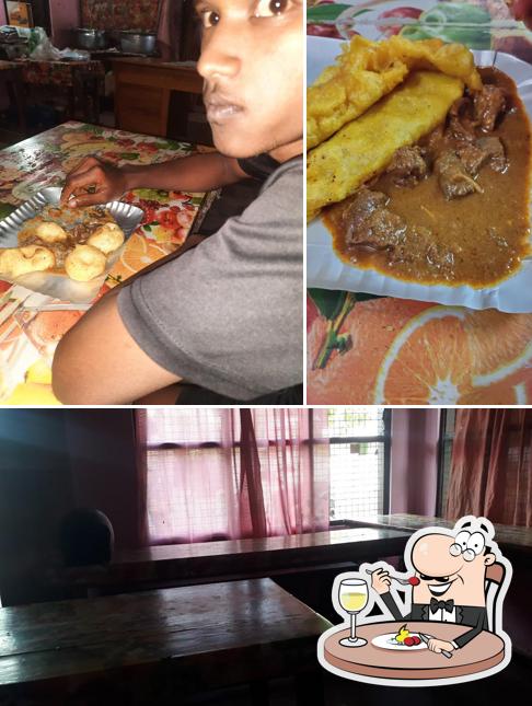 The picture of Hasan's Tea Shop( ഹസന്റെ ചായക്കട),Cheppad’s food and interior
