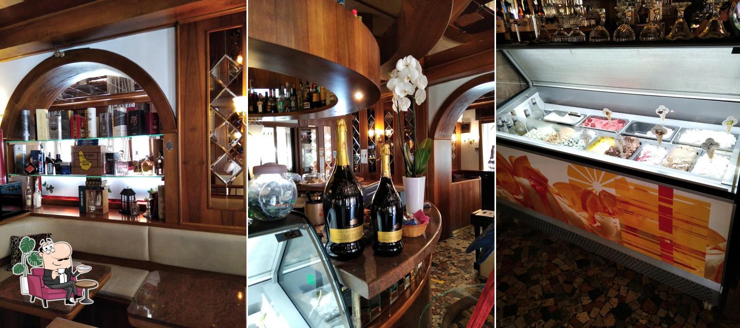 Dai un'occhiata agli interni di Caffè Commercio