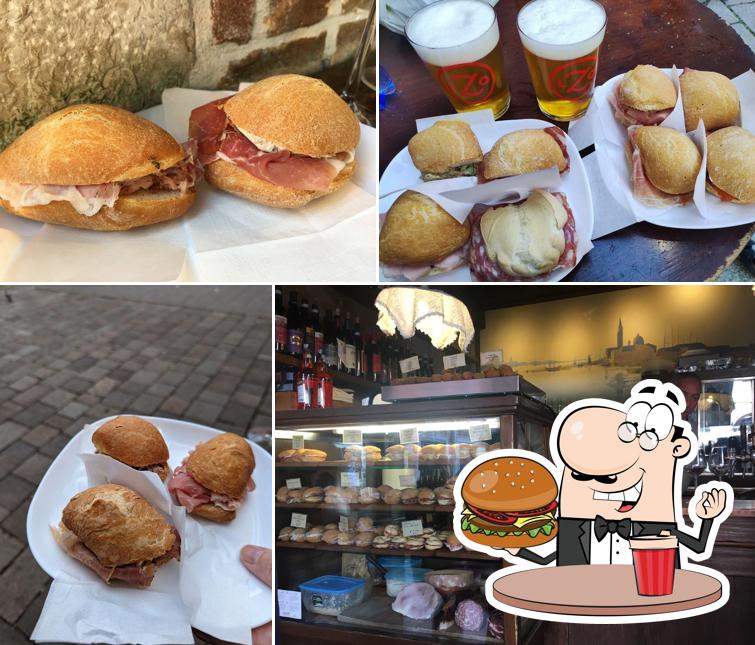 Prova un hamburger a Al Mercà