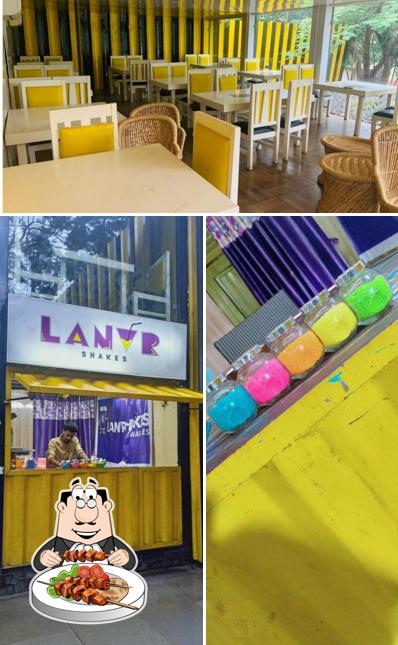 The photo of food and interior at Lanvr Shakes