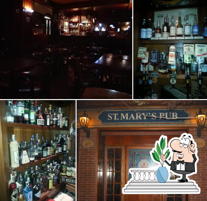 Guarda l'area esterna di St. Mary's Pub 1997 Roma