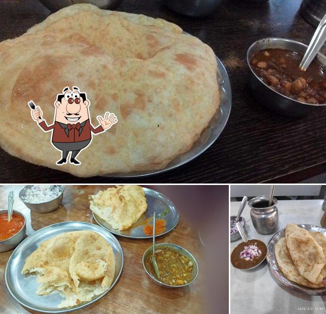 Food at Punjab ke Chole Bhature