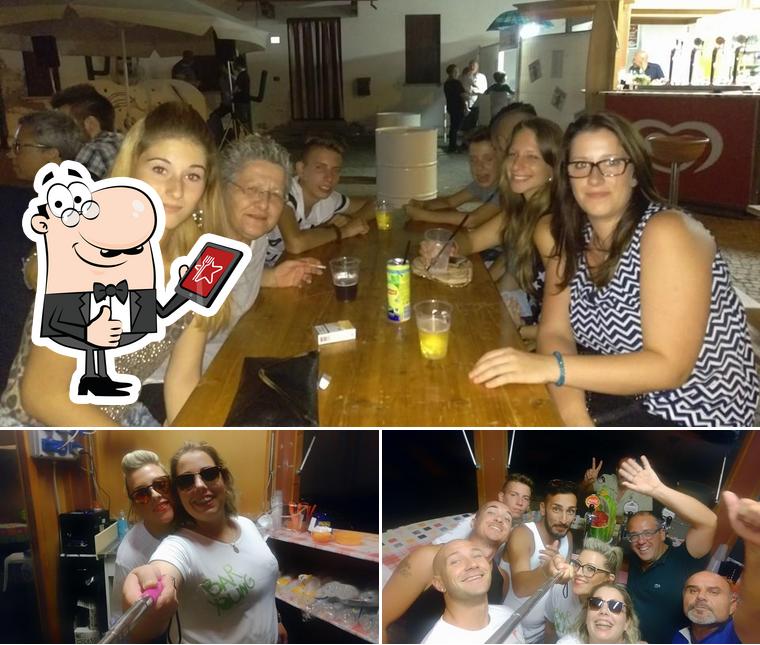 Ecco una foto di Bar young