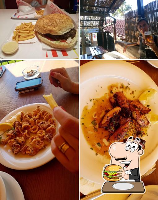 Ordina un hamburger a Beach Bar "Ulika" Punat