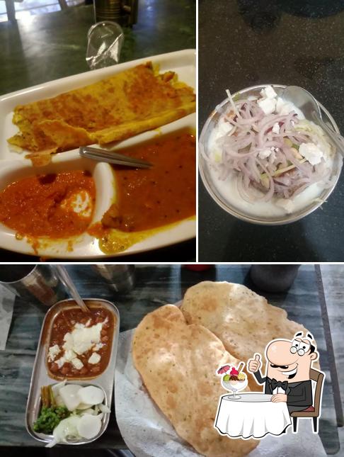 Lachhey Di Hatti provides a number of desserts