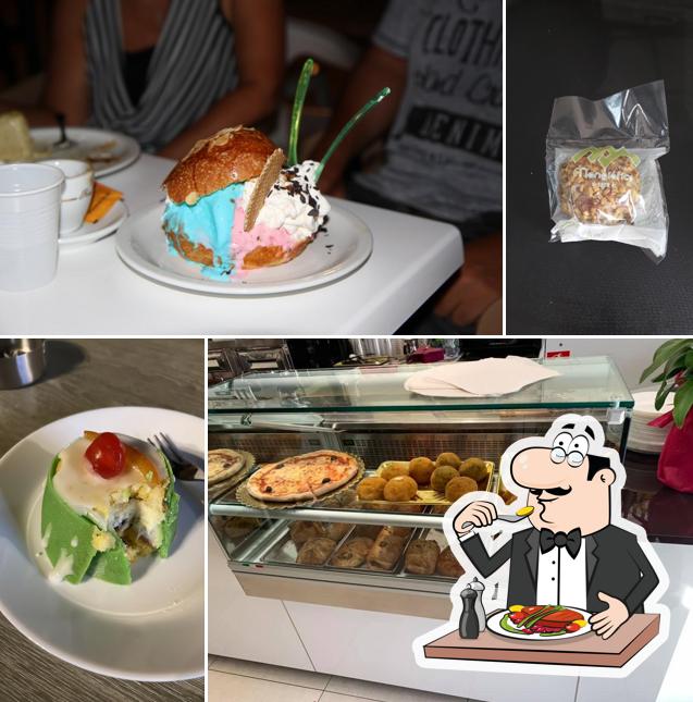 Cibo al Bar Pasticceria Mangiafico - Piazza Umberto Avola