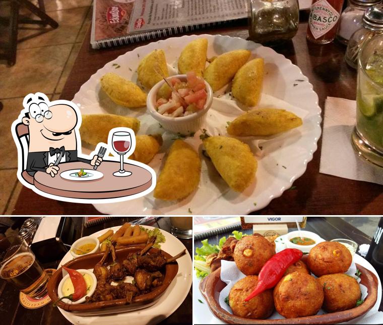 Platos en Eskina Bar
