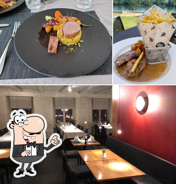 Siediti a un tavolo di Gasthof Solbad & Sommerpark am Rhein