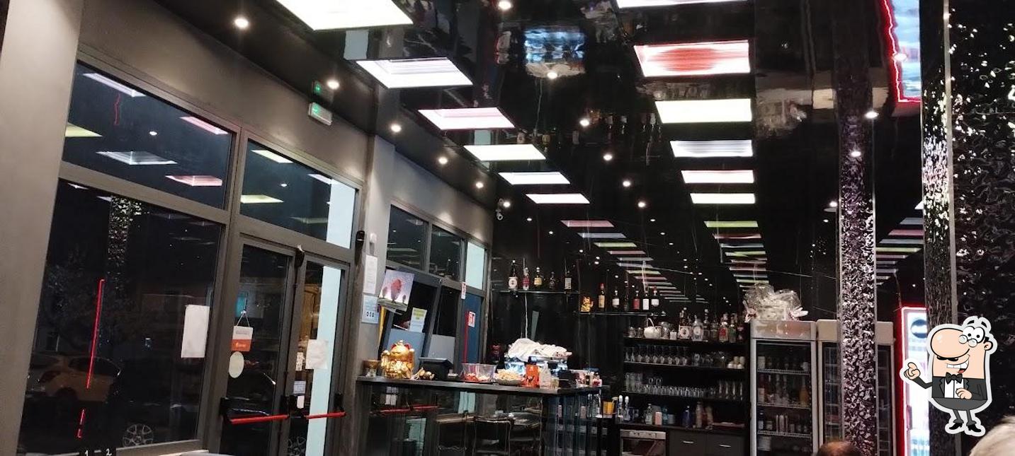 Gli interni di RISTORANTE SUSHI SHAN膳 CINESE GIAPPONESE