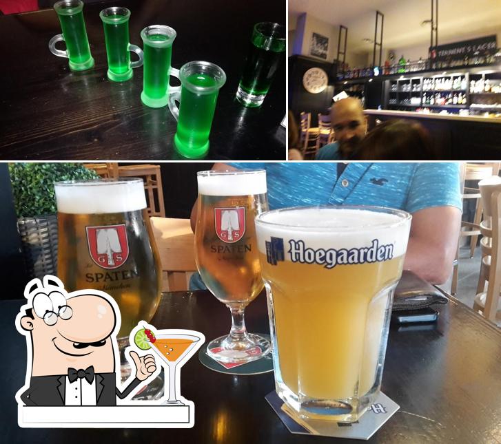 Goditi un drink dal menu