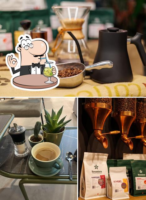 Guarda la foto che mostra la bevanda e cibo di Broasters coffee