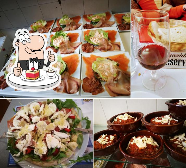 Colonia Libera Italiana Café Guillaume Tell serve un'ampia selezione di dessert