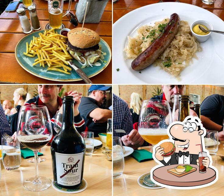 Prenditi un hamburger a Altes Tramdepot Brauerei Restaurant