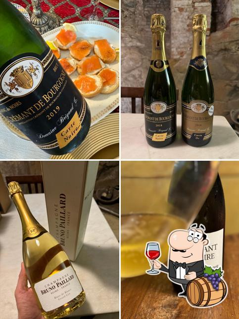 È gradevole prendersi un bicchiere di vino a Enoteca di Piazza