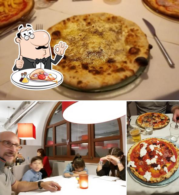 A Pizzeria Da Pasqualino, puoi ordinare una bella pizza
