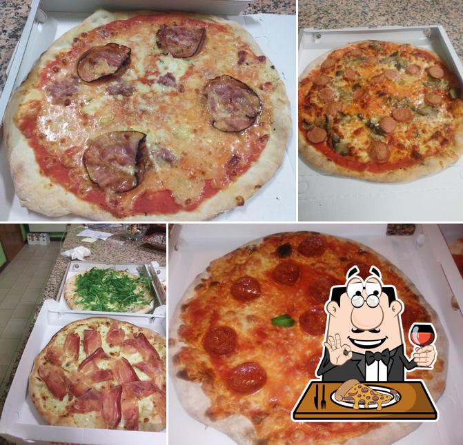 Scegli una pizza a Planet Pizza Snc Di Monaco Sandro