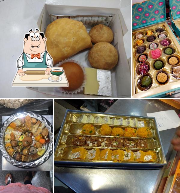 Samosa at MANOHAR BIKKANERI - Bhaji Boxes in Delhi