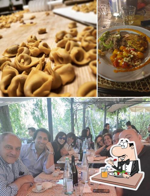 La immagine di cibo e tavolo da pranzo da Ca Nova Del Tenente