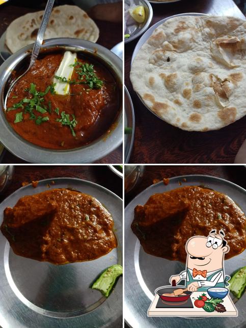 Chicken curry at New Sindh Punjab Hotel