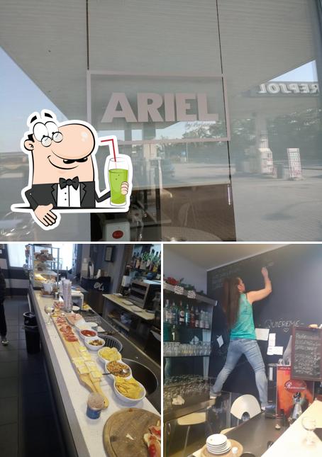 Goditi qualcosa da bere a Ariel Bar