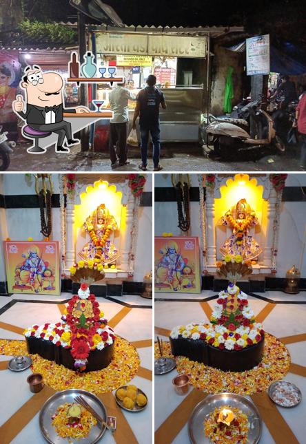 The interior of Arti Vada Pav