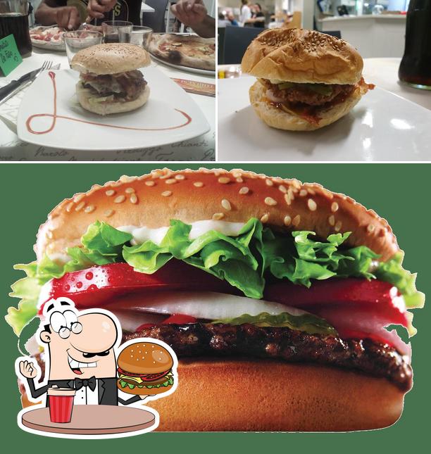 Ordina un hamburger a Germe Di Grano