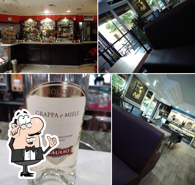 Caffé Renoir si caratterizza per la interni e bevanda