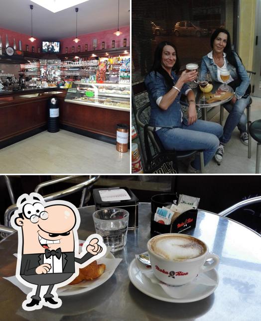 Gli interni di Caffe Tazza Doro