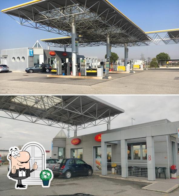 Gli esterni di Eni Distributore Carburanti a DOLO, GPL, Autolavaggio, Bar Tabacchi
