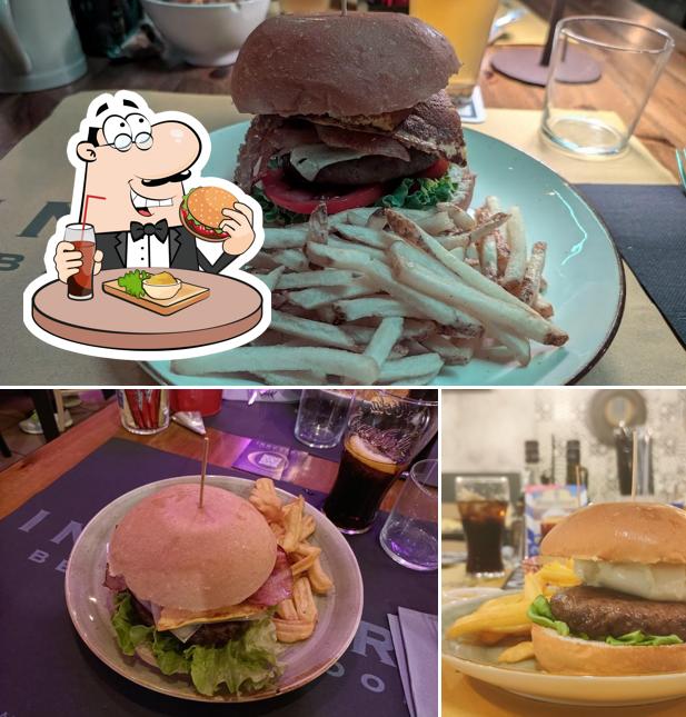 Ordina un hamburger a Industry beer and food