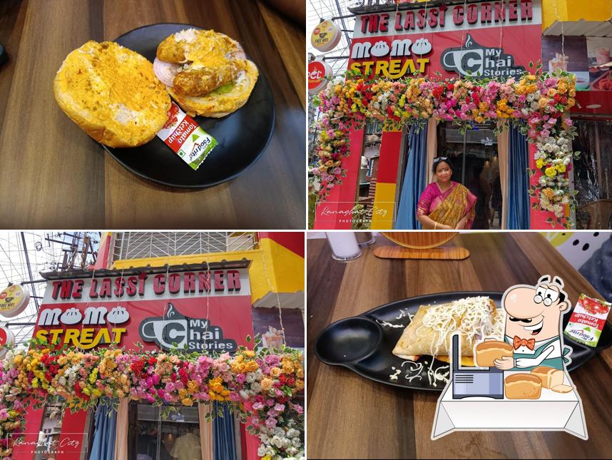 Garlic bread at The MCL Junction ( Lassi Corner + Momo Streat + Flavour of china))