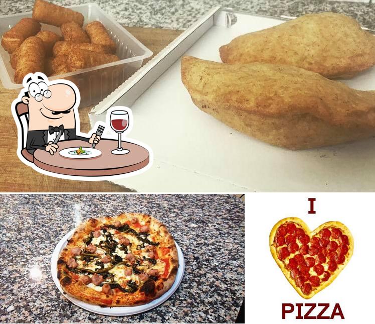 Cibo al Pizzeria "La Divina"