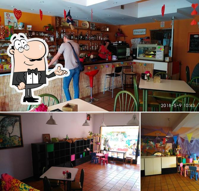 Dai un'occhiata agli interni di Bar Karinzia