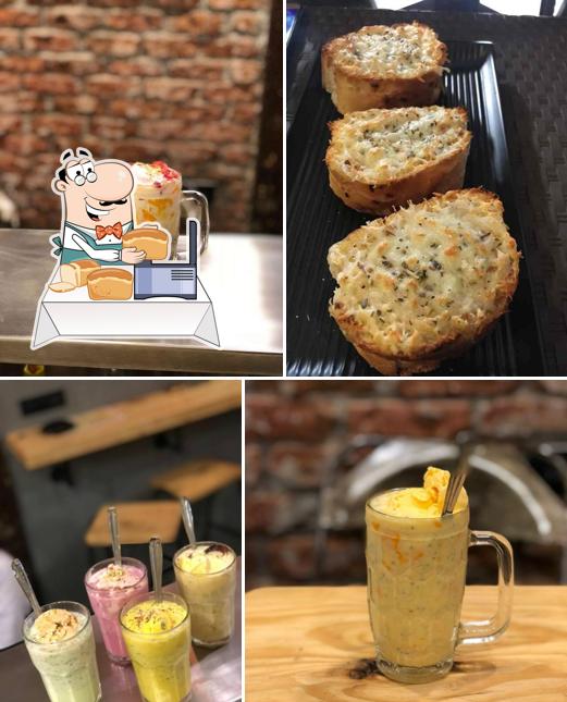 Garlic bread at Al Nuqtat