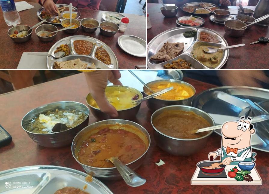Chicken curry at Sharma Vaishno Dhaba