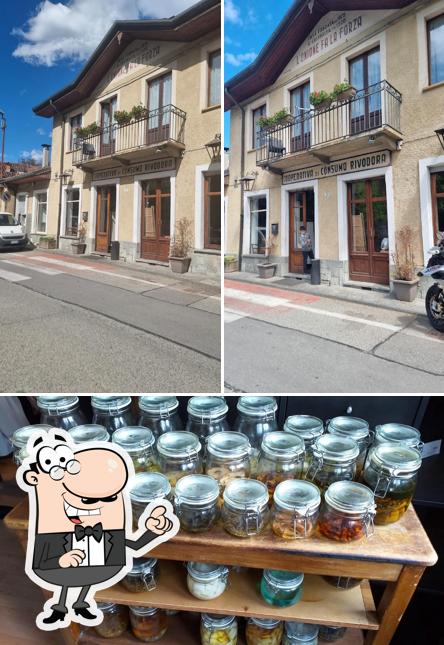 Dai un’occhiata alla foto che presenta la esterno e cibo di Alfiere Osteria