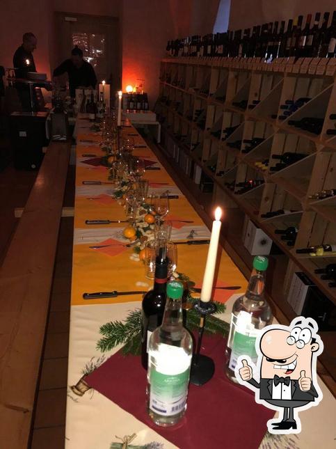 Ecco una foto di Caveau Vino