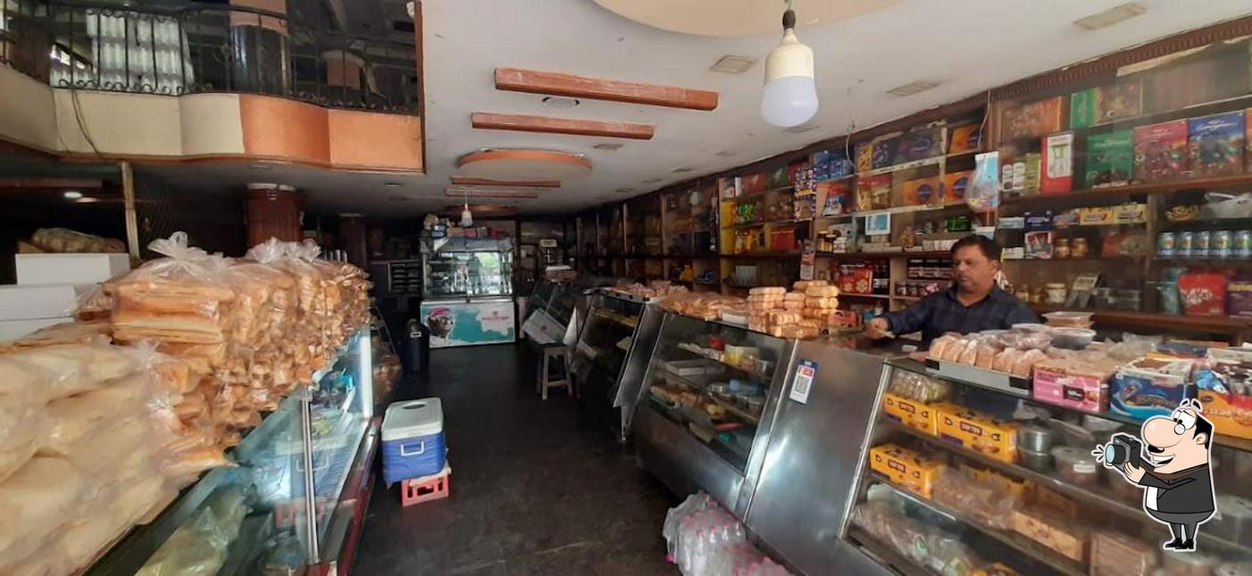 See this picture of Olympia Bakery