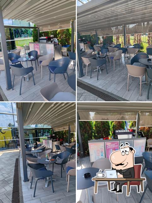 Siediti a un tavolo di Sky bar