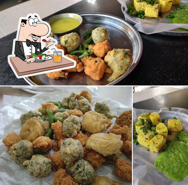 Meals at Suresh Bhajiya House