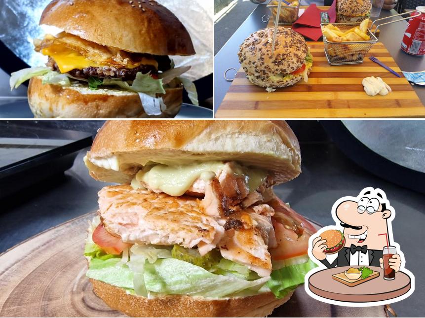 Commandez un hamburger à Eat's Time