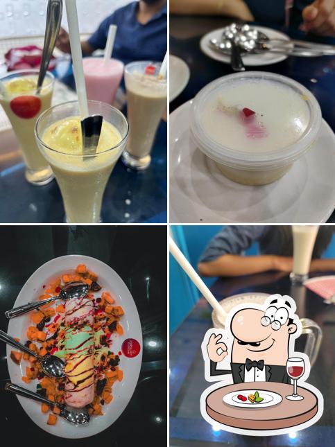 Food at PONPULARY ICE CREAM PARLOUR