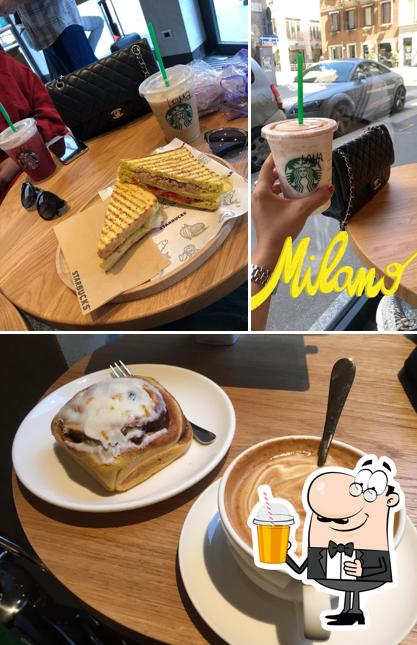 Goditi qualcosa da bere a Starbucks Porta Romana