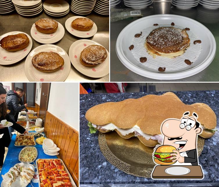 Ordina un hamburger a Bar Tavola Fredda