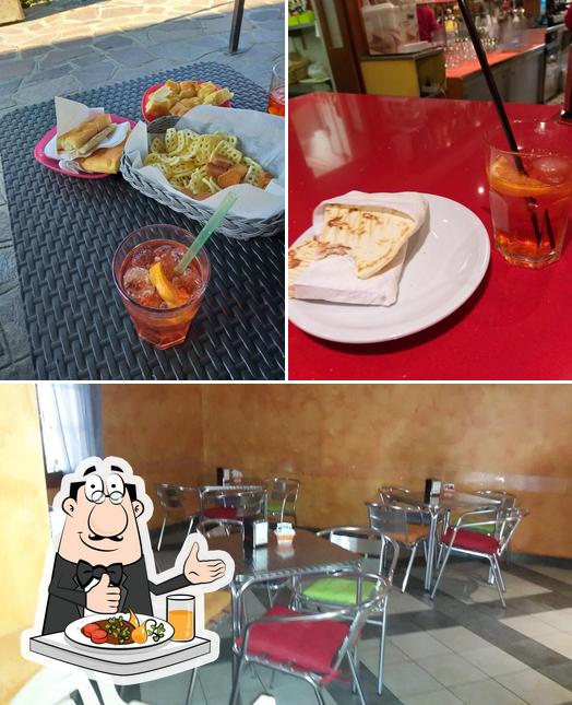 Piaf Sas Di Paolo Iattoni E C. si caratterizza per la cibo e interni