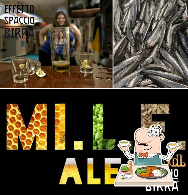 Guarda la immagine che presenta la cibo e alcol di Spaccio